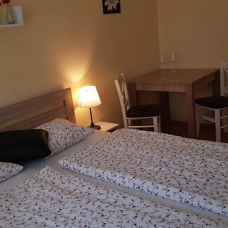 Apartman Lotos Appartement Mikulov Buitenkant foto