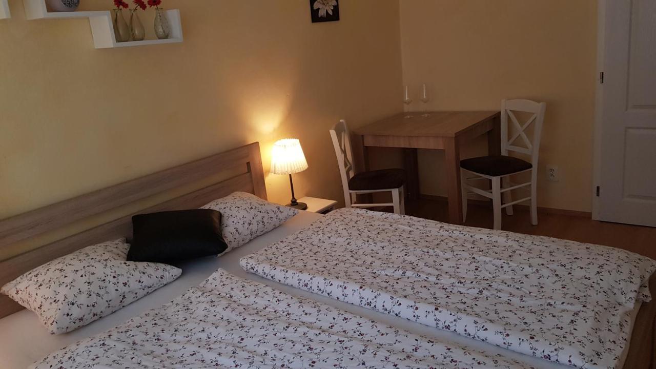 Apartman Lotos Appartement Mikulov Buitenkant foto